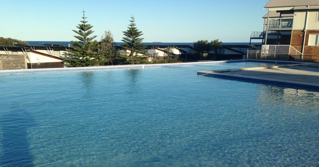 Caves Coastal Bar & Bungalows Caves Beach Exteriör bild
