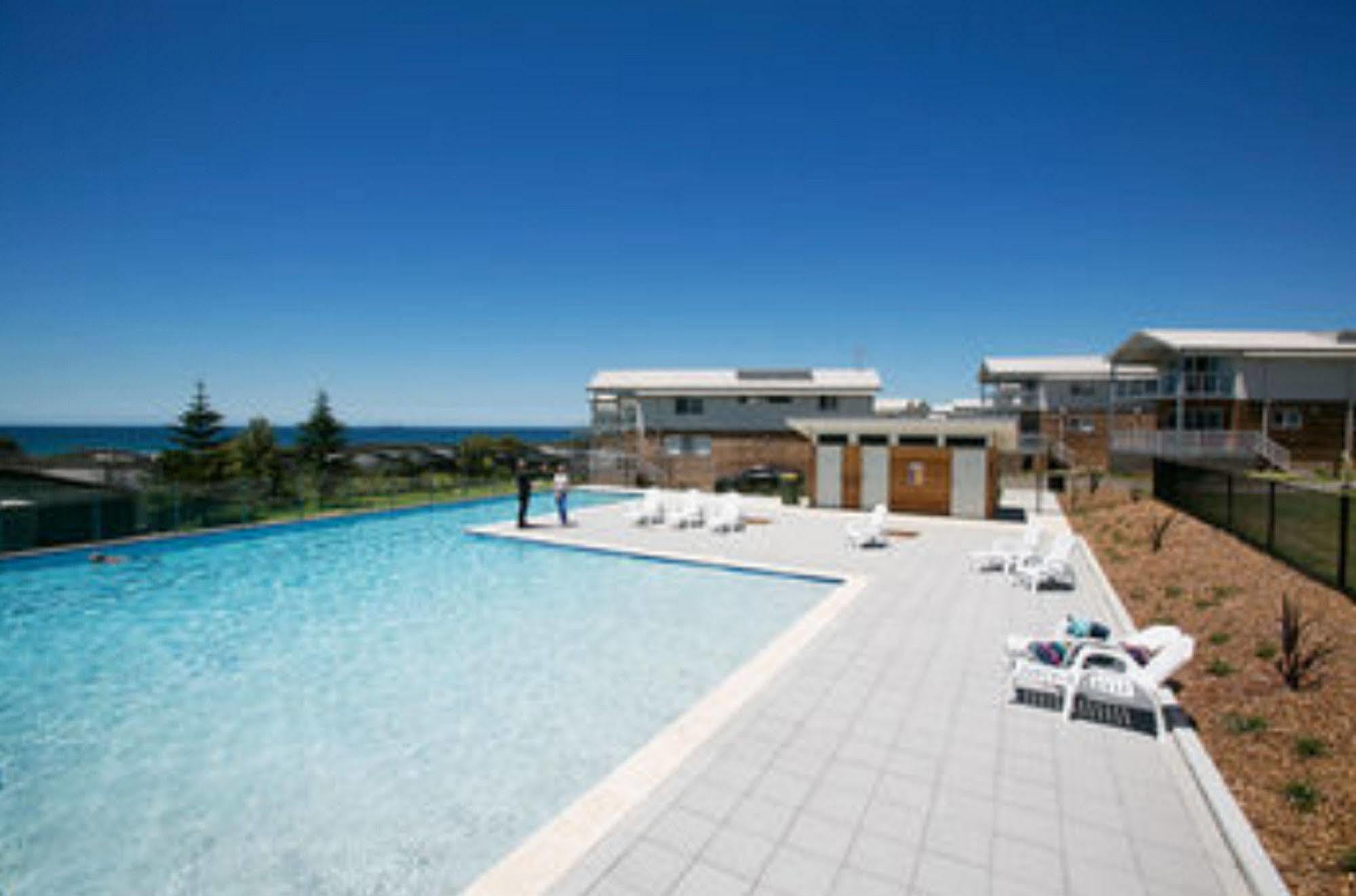 Caves Coastal Bar & Bungalows Caves Beach Exteriör bild