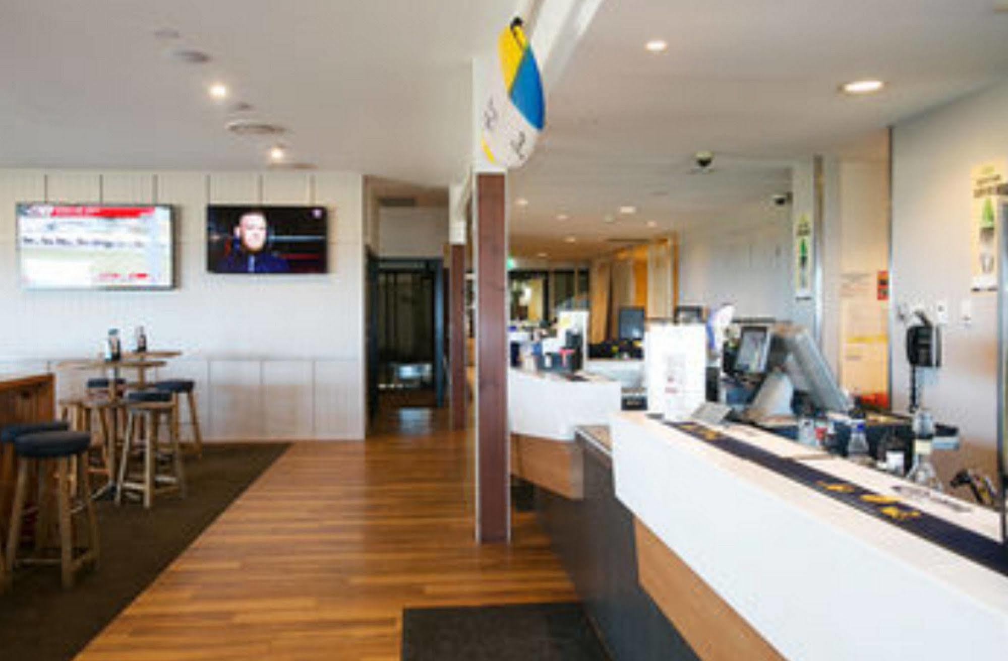 Caves Coastal Bar & Bungalows Caves Beach Exteriör bild