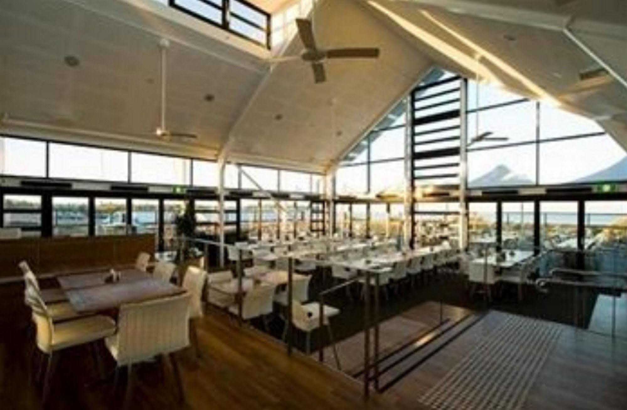 Caves Coastal Bar & Bungalows Caves Beach Exteriör bild