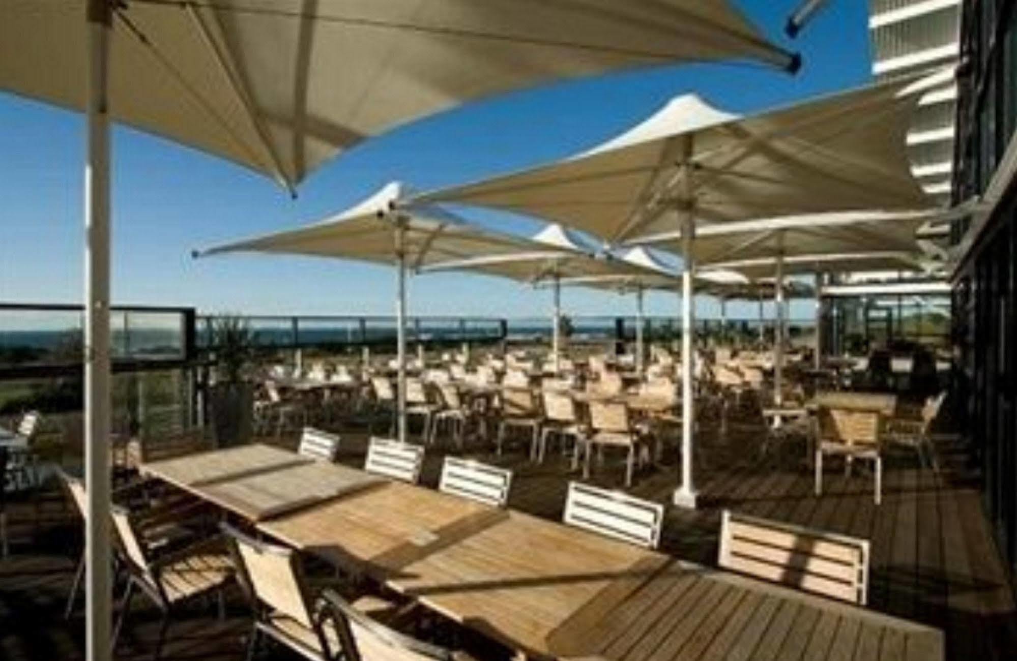 Caves Coastal Bar & Bungalows Caves Beach Exteriör bild