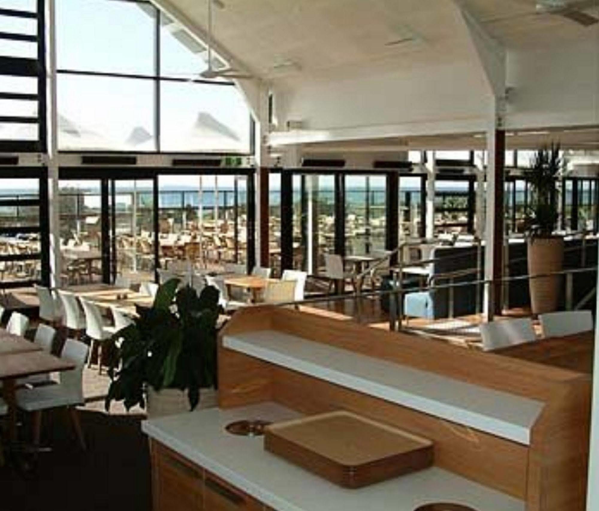 Caves Coastal Bar & Bungalows Caves Beach Exteriör bild