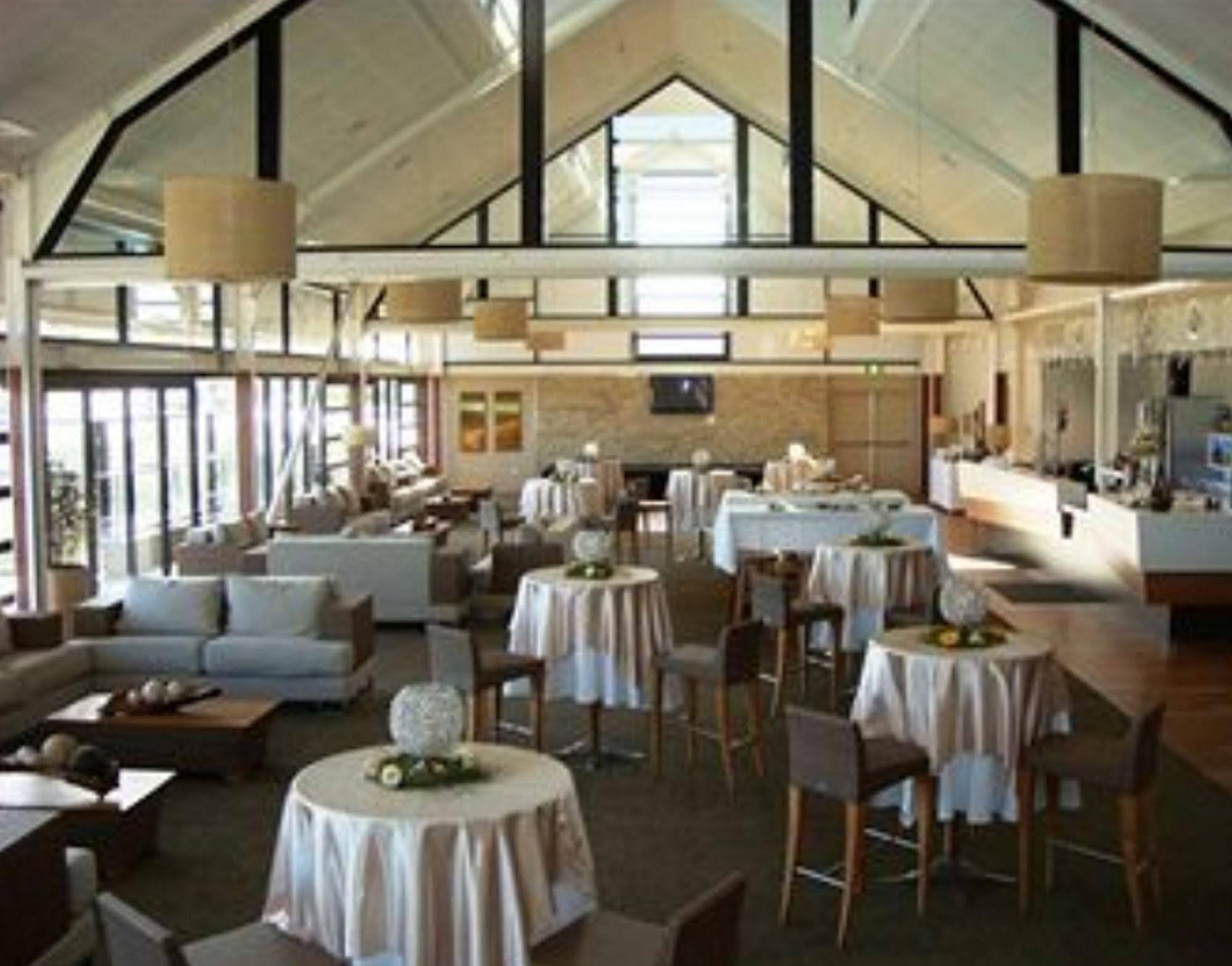 Caves Coastal Bar & Bungalows Caves Beach Exteriör bild