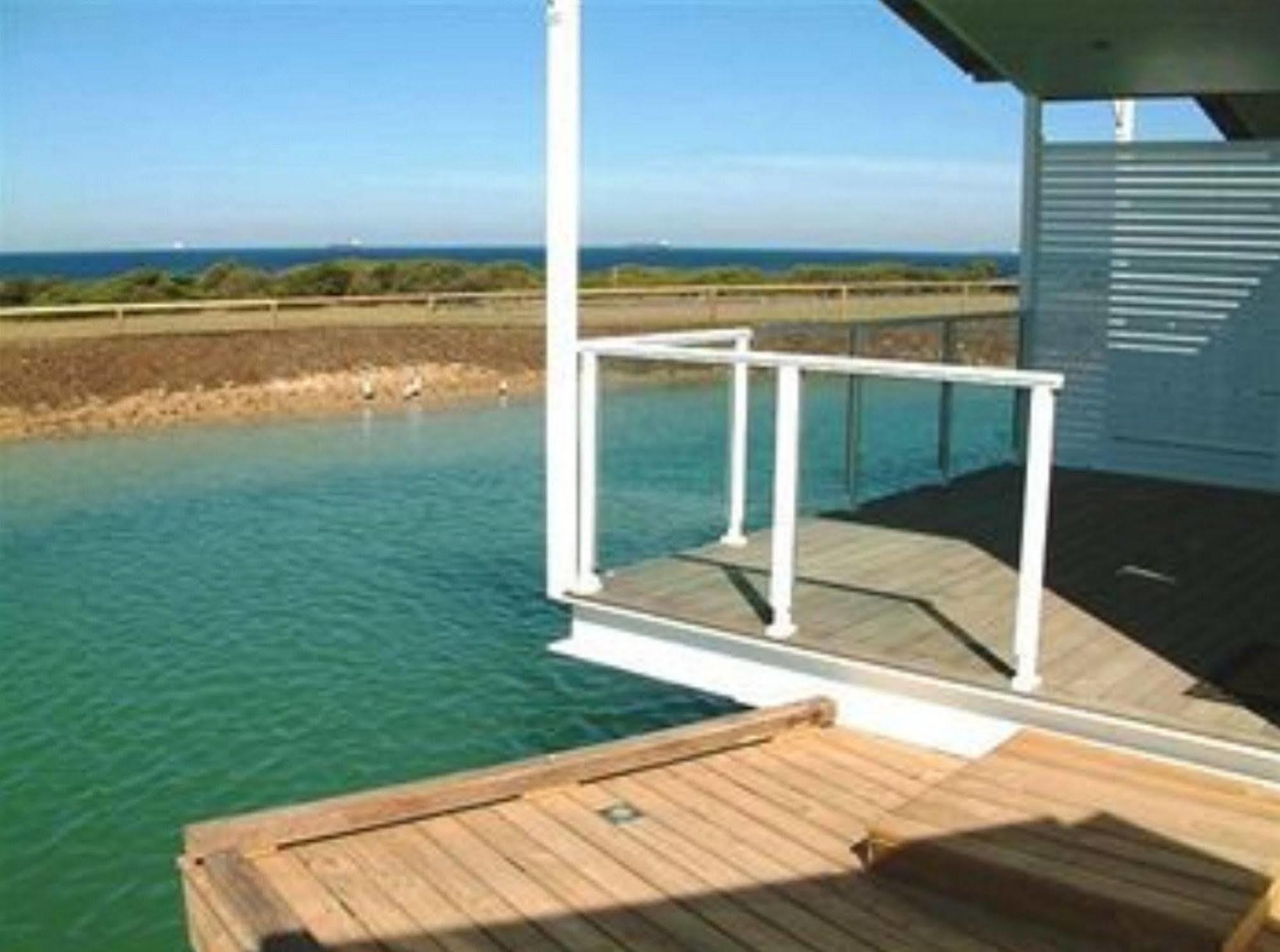 Caves Coastal Bar & Bungalows Caves Beach Exteriör bild